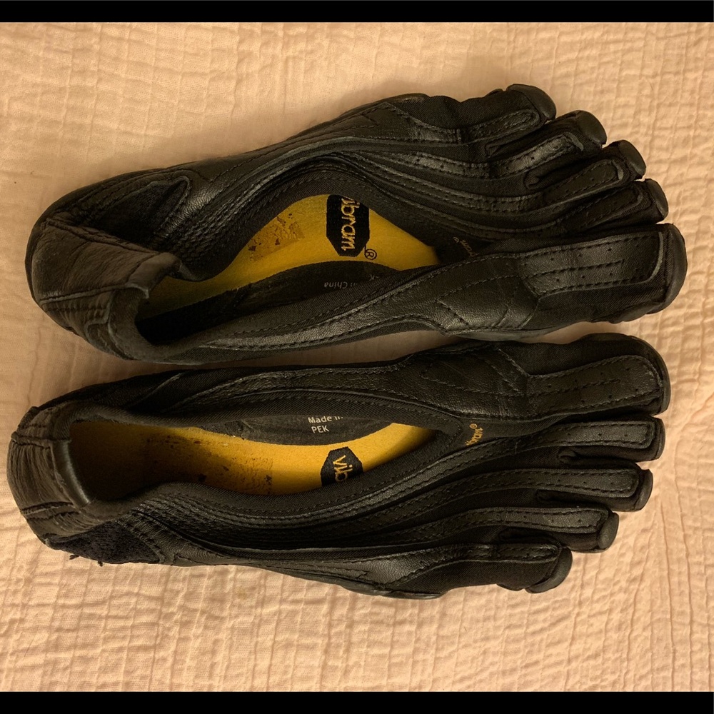 Black Vibram Five Fingers Size 6